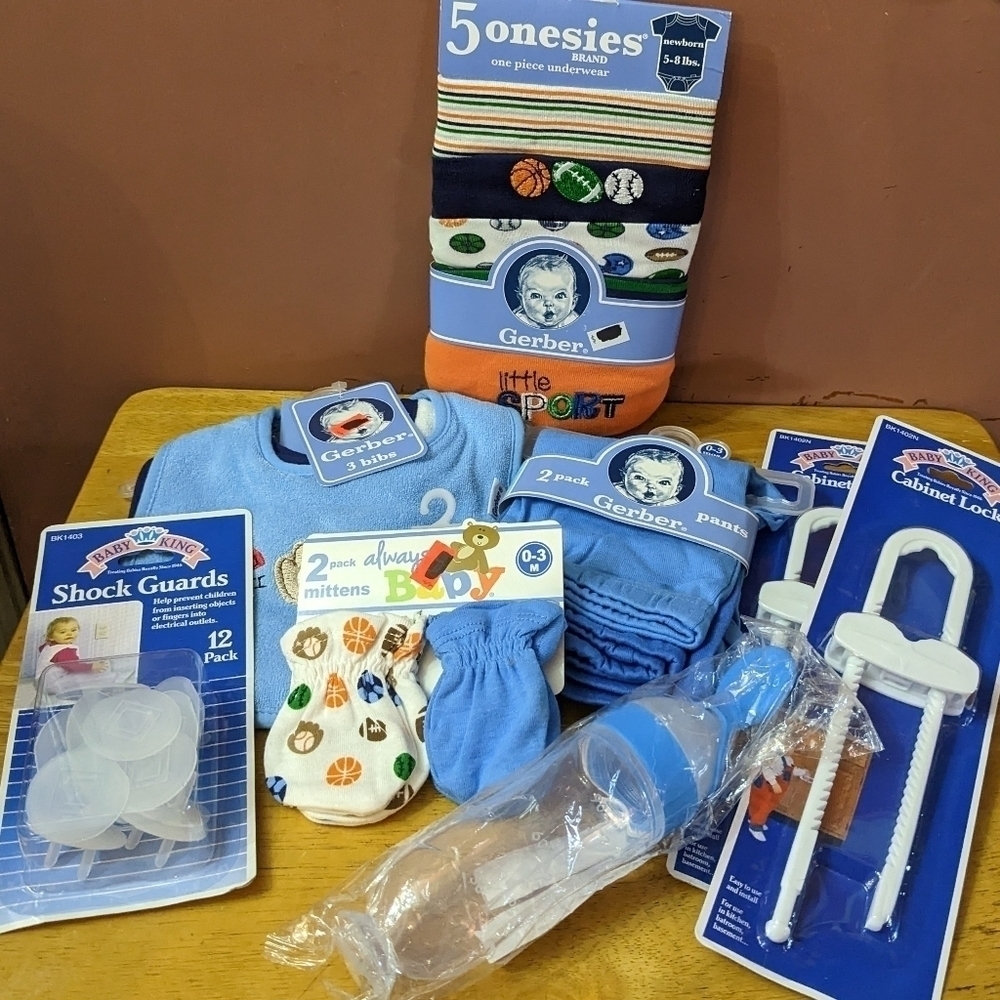 New Gerber gift set onesies bib pants mittens bottle spoon child safety, T5MIS